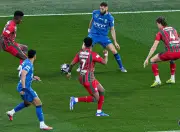 ثنائية كنو والدوسري تقود الهلال للفوز على الاتفاق وتعزيز الصدارة السعودية