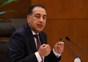 رئيس الوزراء: الدولة تسعى باستمرار لتوفير الخدمات الطبية للمواطنين في المحافظات