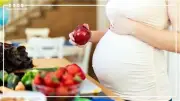 أطعمة أساسية للحوامل لتعزيز ذكاء الجنين ونموه الصحي