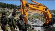 قوات الاحتلال تهدم منازل فلسطينية وتعتقل العشرات في الضفة الغربية