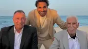 أحمد فهمي يلتقط صورة تاريخية مع أساطير الكرة المصرية محمود الخطيب وحسن شحاتة