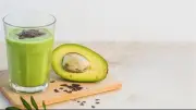 عصير الأفوكادو باللبن: مشروب رمضاني مغذي يمنح الطاقة الفورية للإفطار