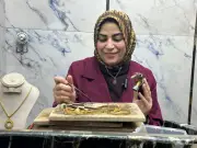 إيمان أبو نار: أول سيدة بالبحيرة تصلح المصوغات الذهبية وتصنع مستقبلها