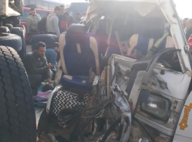 حادث تصادم يهدد حياة 10 تلاميذ.. نقل 4 منهم في حالة خطرة لمستشفى العاشر