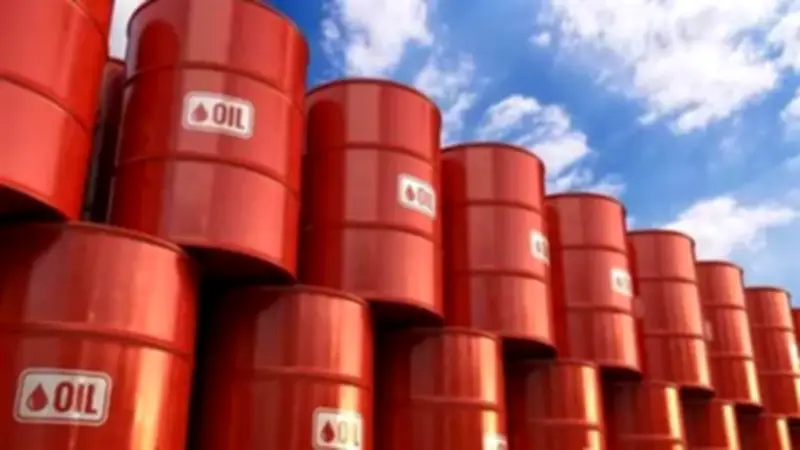 برميل النفط يتجاوز 100 دولار لأول مرة منذ 4 سنوات وسط تصاعد التوترات الجيوسياسية