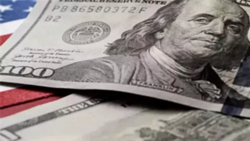 ارتفاع مؤشر الدولار إلى 100.20 نقطة في ظل حالة عدم اليقين بالأسواق العالمية