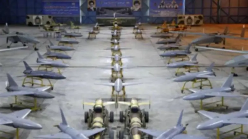 الجيش الإيراني يدمر 102 مسيرة معادية منذ بدء العدوان ويعلن إسقاط 10 مسيرات متطورة