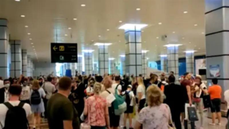 الغردقة ومرسي علم تستقبلان 115 رحلة طيران أوروبية تحمل 23 ألف سائح