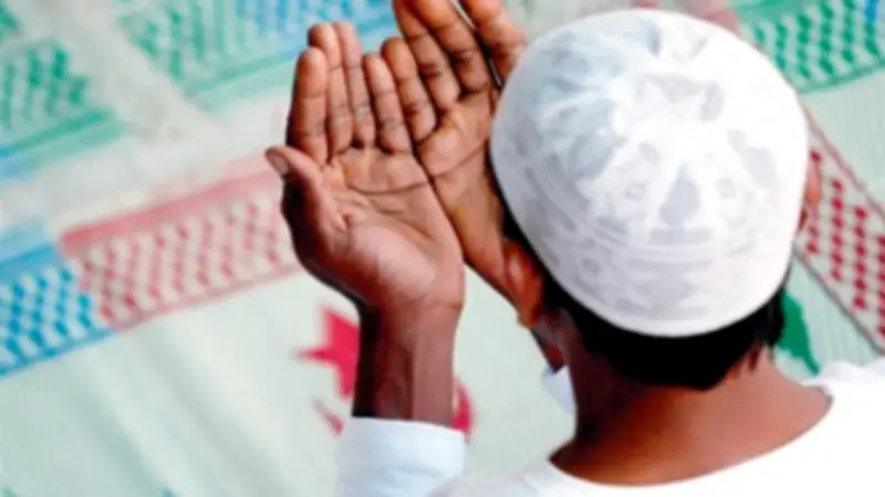 كيف تنال 1500 حسنة يوميًا في رمضان؟ ترديد 3 كلمات بعد كل صلاة