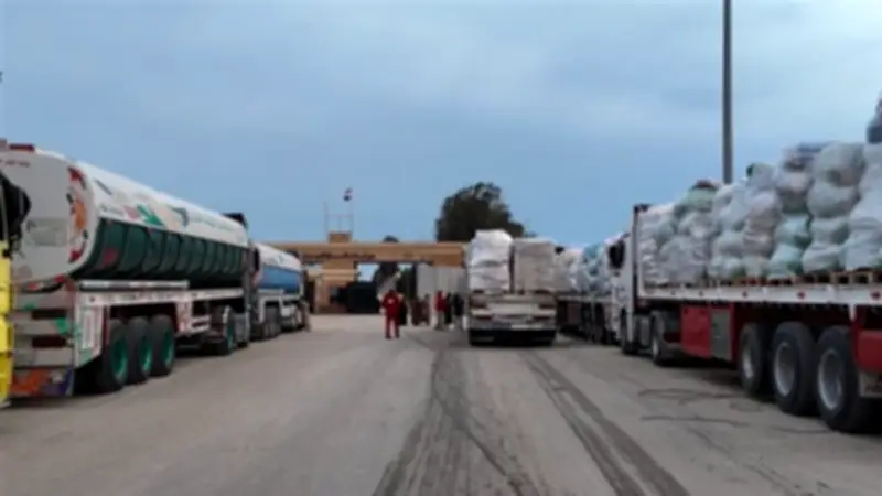 الهلال الأحمر المصري يطلق القافلة 152 حاملة 3680 طنًا من المساعدات لغزة