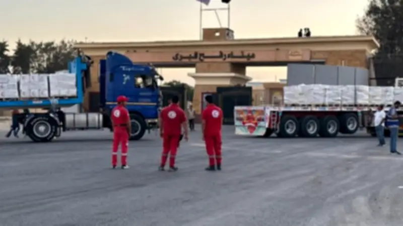 الهلال الأحمر المصري يطلق قافلة «زاد العزة» 158 حاملة 2400 طن مساعدات لغزة