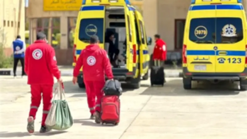 الهلال الأحمر المصري يدفع قافلة زاد العزة الـ162 بحمولة 2500 طن مساعدات لغزة