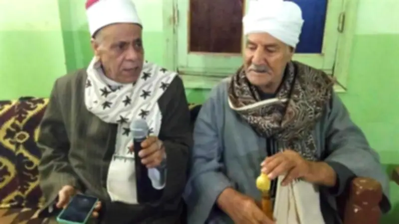 عزبة عقيل بأسيوط.. واحة المحبة تجمع 17 عائلة على مائدة رمضانية واحدة منذ 40 عامًا