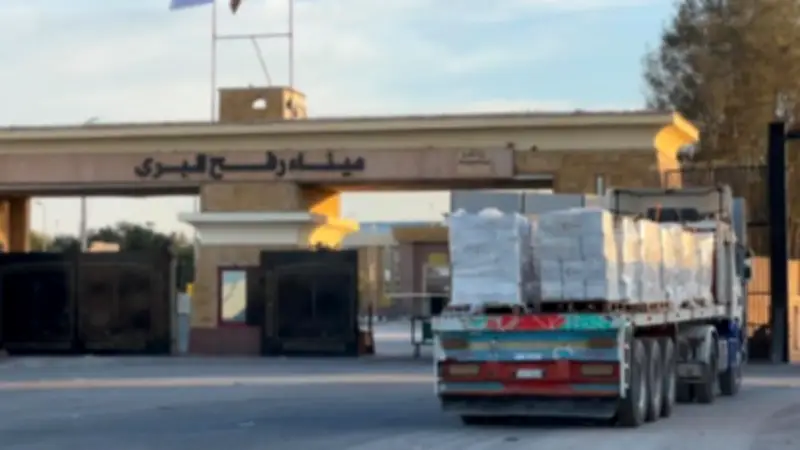 الهلال الأحمر المصري يطلق قافلة مساعدات ضخمة إلى غزة تحمل 1850 طنًا