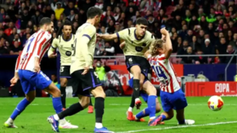 برشلونة يتفوق على أتليتكو مدريد 2-0 في الشوط الأول من نصف نهائي كأس ملك إسبانيا