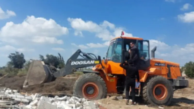 محافظ الإسماعيلية يشرف على إزالة 20 حالة تعدٍ بمساحة 19 فدان في الموجة 28