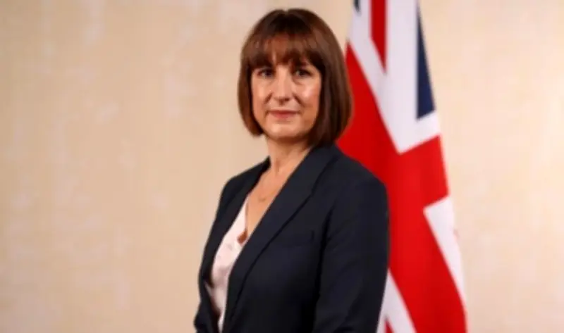 بريطانيا تخفض توقعات النمو الاقتصادي لعام 2026 إلى 1.1% وسط تحديات عالمية