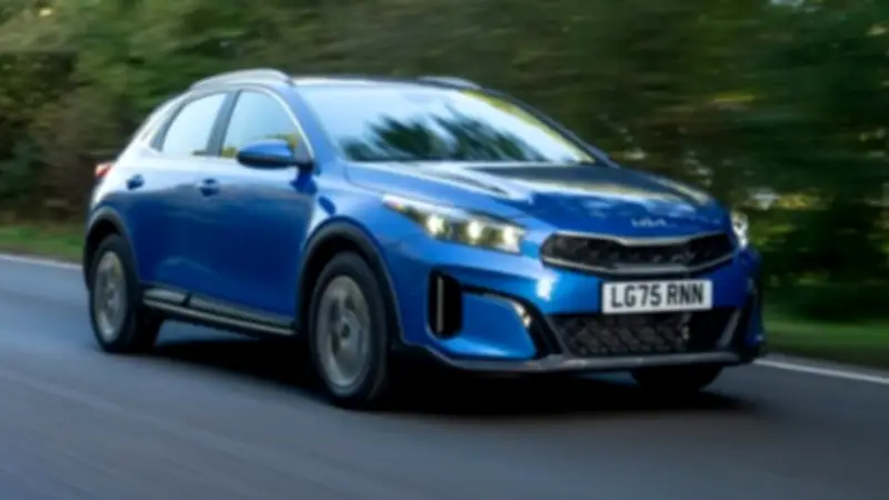 كيا إكسيد 2026 تظهر في السعودية بسعر 118 ألف ريال وتنافس ياريس كروس وكونا