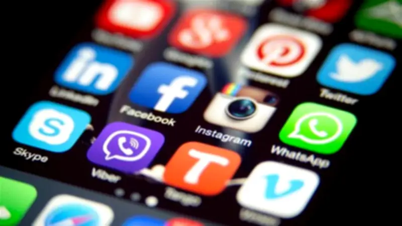 رسائل تهنئة عيد الفطر 2026: أجمل 200 برقية لتبادل الفرح مع الأهل والأحبة والأصدقاء