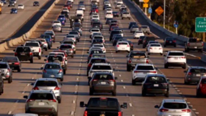 وزارة النقل الأمريكية ترفع دعوى قضائية ضد كاليفورنيا بسبب حظر سيارات البنزين في 2035