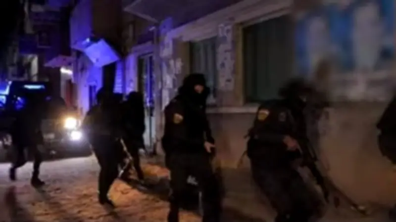 ضبط 21 بلطجياً وهارباً من المراقبة و180 سلاحاً نارياً في حملات أمنية بالمحافظات