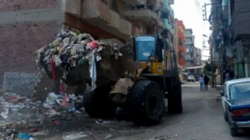 محافظ الغربية يتابع حملة كبرى لإزالة 220 طنًا من القمامة في طنطا لليوم الثاني