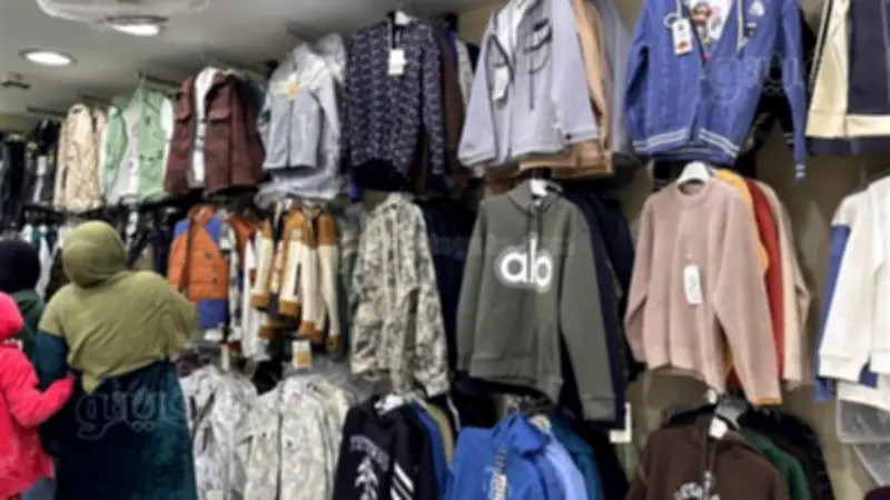 ملابس الأطفال في العتبة: طقم بناتي بـ 250 جنيهًا وعروض تصل لـ 35% قبل العيد