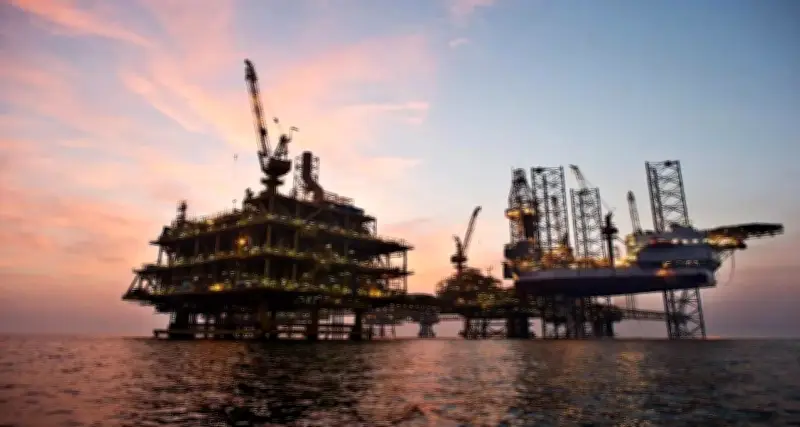 وكالة الطاقة الدولية: التزام الحكومات بتوفير 271.7 مليون برميل نفط من المخزونات