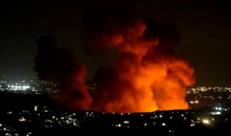 ارتفاع ضحايا القصف الإسرائيلي على 3 مدن لبنانية إلى 11 قتيلاً وإصابة العشرات