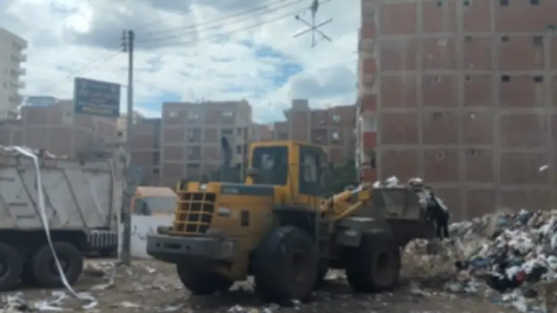 محافظ الغربية يتابع حملة مكثفة لإزالة 320 طنًا من القمامة في طنطا