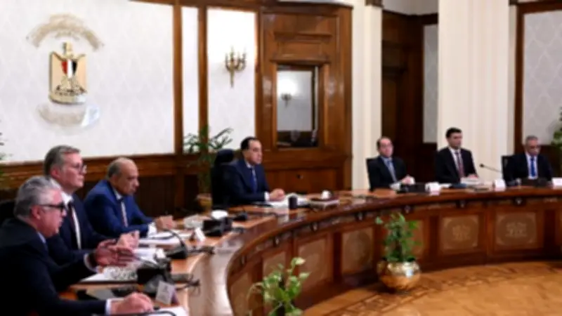 رئيس الوزراء يتابع تنفيذ مشروعات قناة السويس: استثمارات تصل إلى 33 مليار دولار وتوفر 133 ألف فرصة عمل