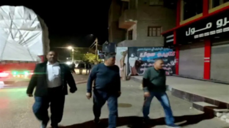 تشميع 35 محلاً مخالفاً لمواعيد الغلق في سوهاج خلال حملات مكثفة على مدار 24 ساعة