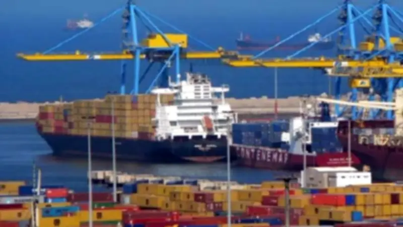 حركة تجارية نشطة بموانئ البحر الأحمر: تداول 45 ألف طن بضائع و975 شاحنة