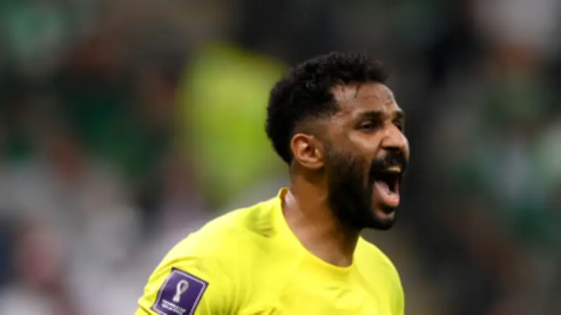 بعد غياب 455 يومًا.. العويس يعود لحراسة عرين المنتخب السعودي أمام صربيا