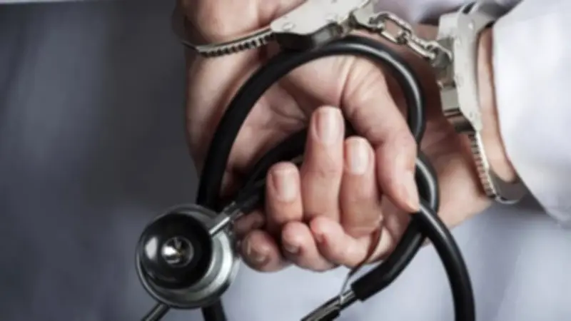 عقوبات صارمة للخطأ الطبي تصل للحبس 5 سنوات وغرامة 2 مليون جنيه