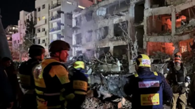 إعلام عبري: 6 قتلى وأكثر من 100 جريح في قصف إيراني صاروخي على عراد