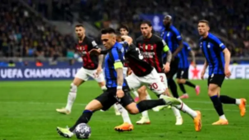 ميلان يلاحق الإنتر بفارق 6 نقاط في صدارة الدوري الإيطالي بعد الجولة الـ30