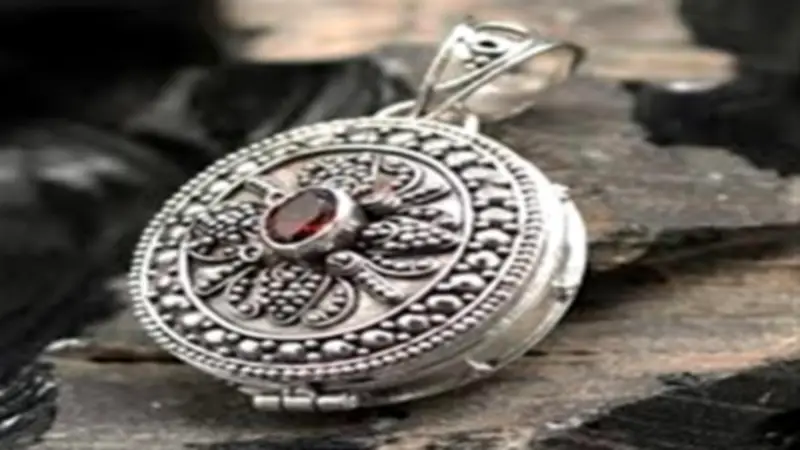 ارتفاع سعر الفضة عالمياً إلى 73 دولاراً للأونصة مع تسجيل أكبر انخفاض شهري منذ 14 عاماً