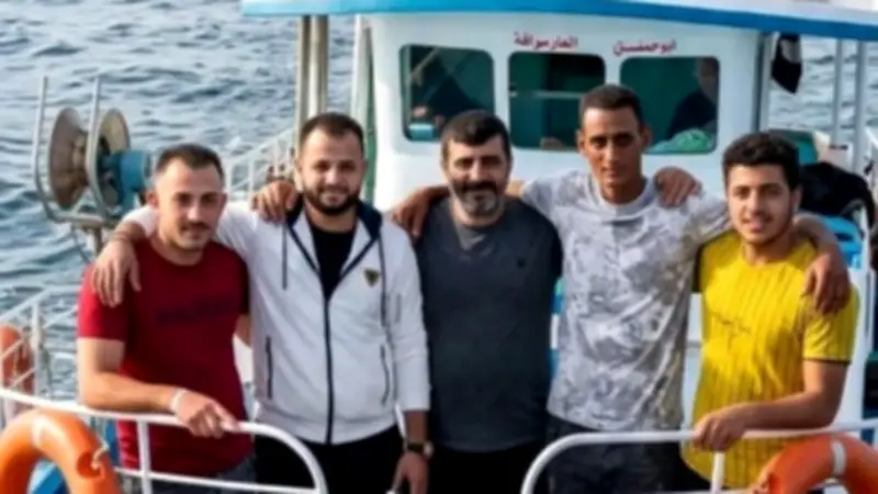 مأساة في دمياط: فقدان 8 صيادين من عزبة البرج في البحر المتوسط منذ 9 أيام