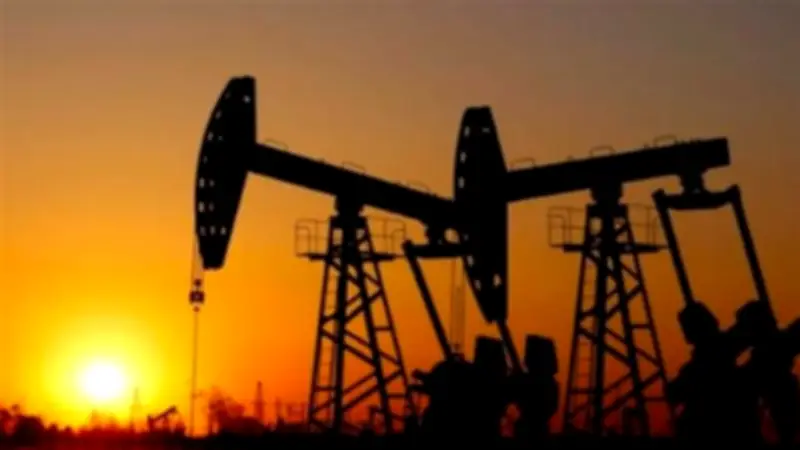 وكالة رويترز: إنتاج النفط في جنوب العراق يتراجع بنسبة 80% إلى 800 ألف برميل يومياً