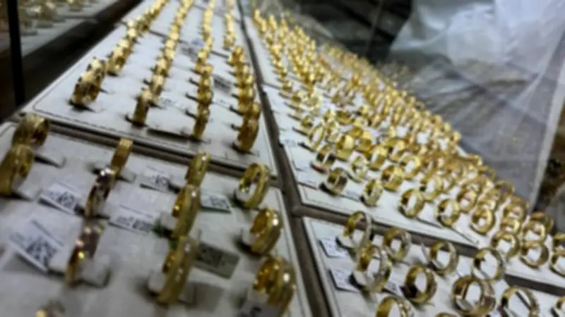 تراجع صاروخي لأسعار الذهب في مصر: الجنيه الذهب يهبط 800 جنيه وعيار 21 يفقد 100 جنيه