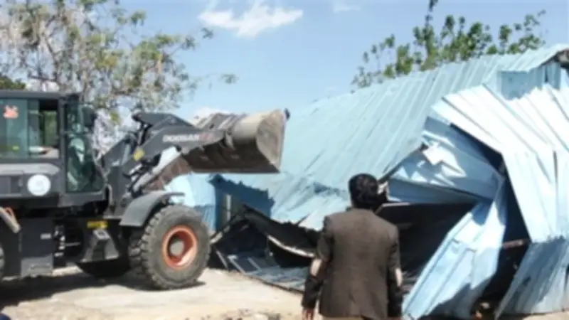 حملة مكبرة بالإسماعيلية تزيل 85 محلاً عشوائياً و15 كشكاً غير مرخص في مدينة المستقبل