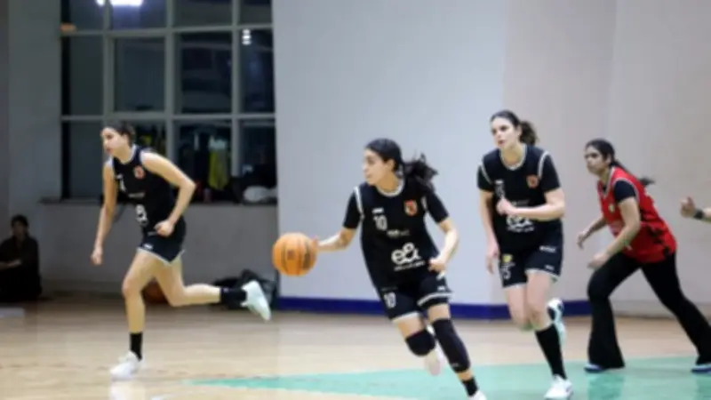 الأهلي يتأهل لنصف نهائي دوري سيدات كرة السلة بعد فوز مثير على البنك الأهلي 88-77