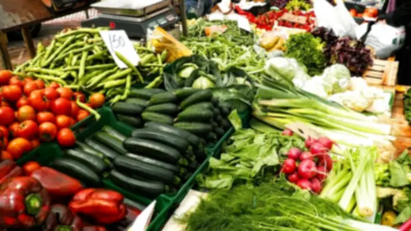 سوق العبور يشهد تباينًا في أسعار الخضار: ارتفاع الطماطم 9 جنيهات وانخفاض 8 أصناف