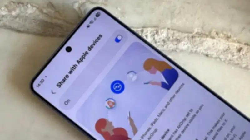 سامسونج توسع دعم AirDrop لهواتف جالاكسي القديمة عبر تحديثات Quick Share