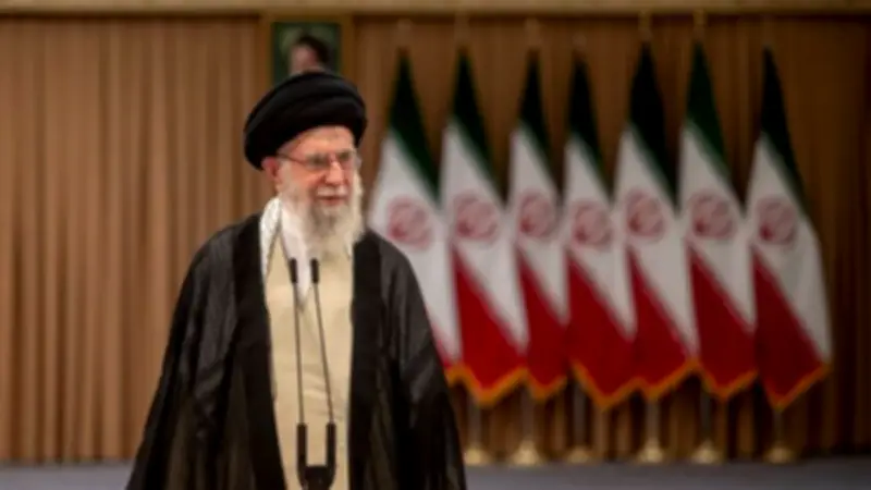 التلفزيون الإيراني يعلن رسمياً استشهاد المرشد الأعلى علي خامنئي في هجوم أمريكي إسرائيلي