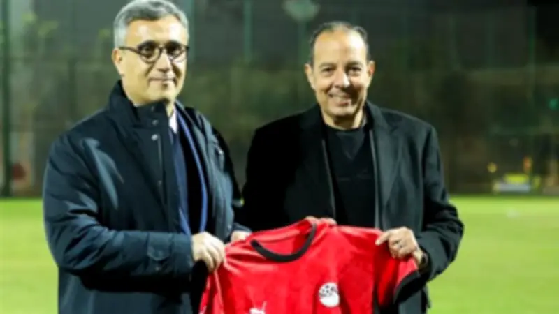 اتحاد الكرة يستقبل سفير الجزائر ويشهد خسارة منتخب مصر النسائي ودياً