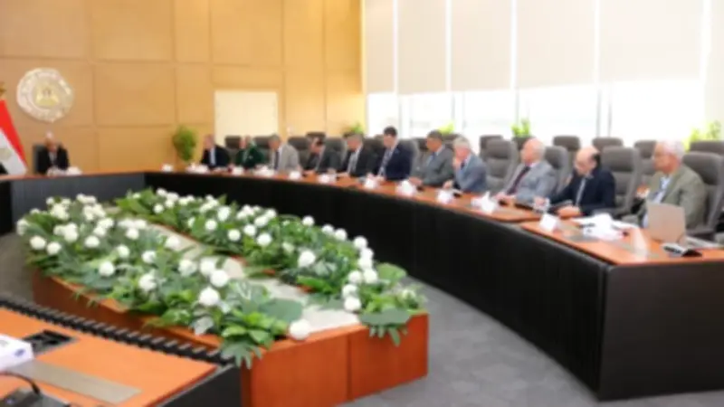 وزير الكهرباء يلتقي بلجنة إدارة الأزمات لضمان استقرار التغذية الكهربائية