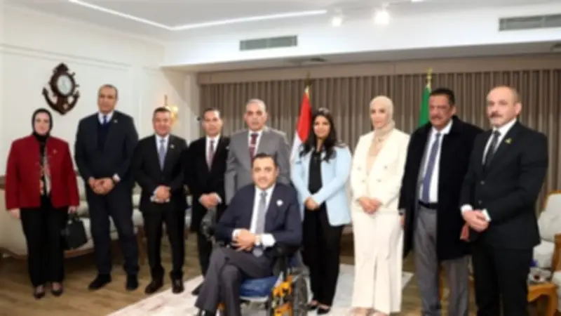 محافظ الإسماعيلية يجتمع مع نواب المحافظة في أول لقاء رسمي بعد توليه المنصب