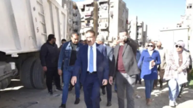 محافظ بورسعيد يعفي رئيس حي الزهور من منصبه بعد شكاوى المواطنين وسوء الخدمات